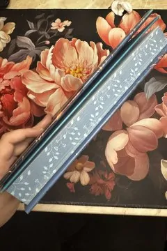 Одна істинна королева (дві частини)