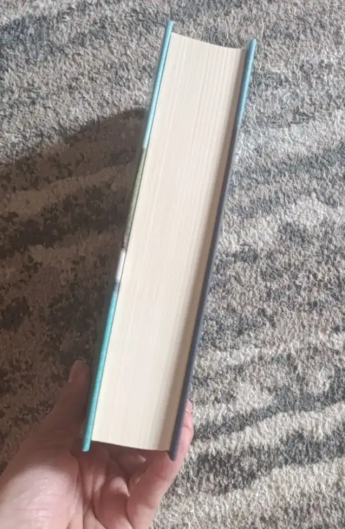 Дев'ять незнайомців Ліян Моріарті