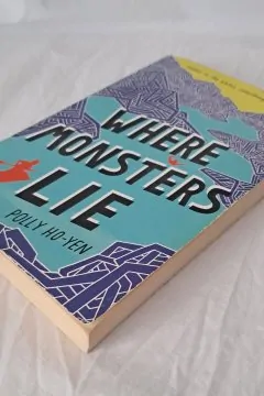 Where Monsters Lie Polly Ho-Yen (книга англійською для підлітків)