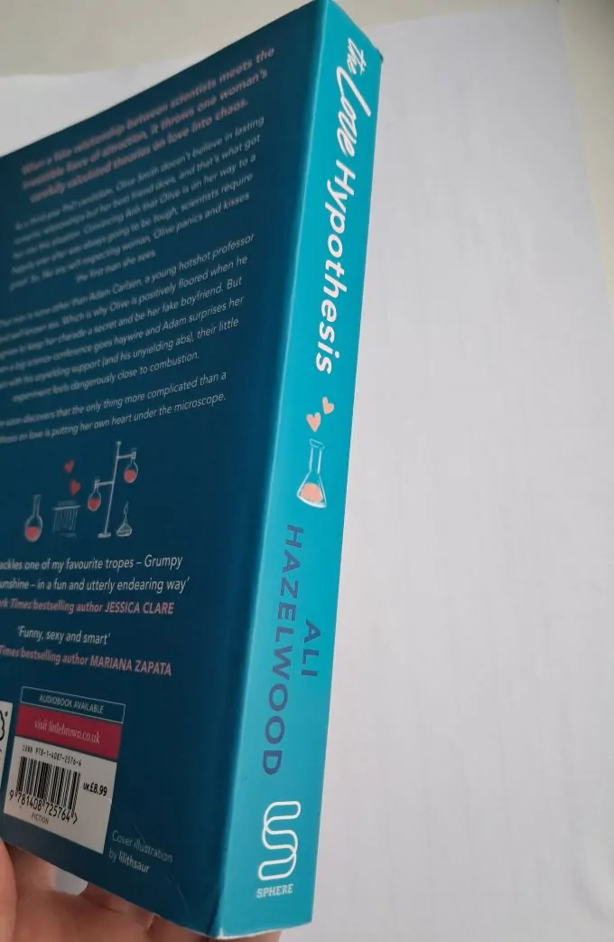 Книга англійською The Love Hypothesis Ali Hazelwood