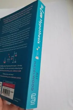 Книга англійською The Love Hypothesis Ali Hazelwood