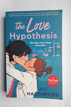 Книга англійською The Love Hypothesis Ali Hazelwood