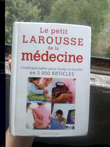 Le petit Larousse de la medecine: 5000 статей (Petit Larousse de Santé) (французское издание)