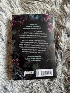 Книга dark and shallow lies