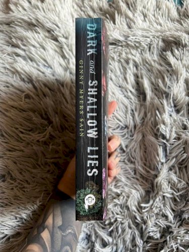 Книга dark and shallow lies